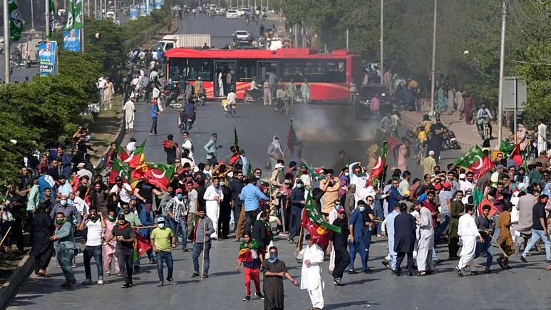 تظاهرات در پاکستان در پی دستگیری عمران خان