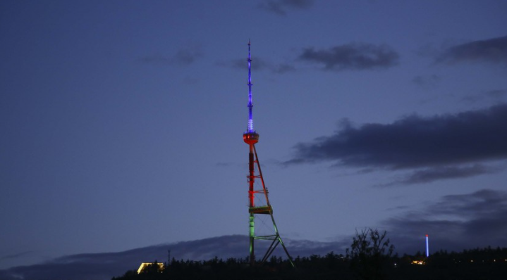 Tbilisi teleqülləsi Azərbaycan bayrağının rəngləri ilə işıqlandırılıb
