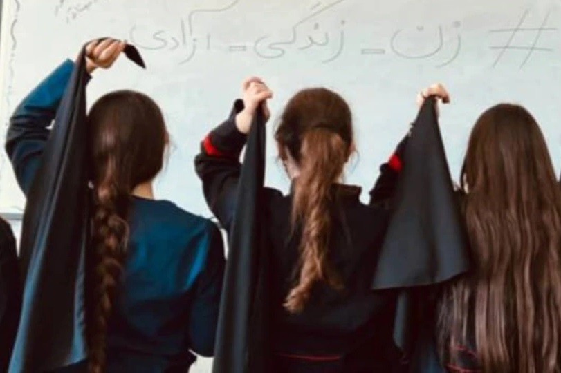 Təbrizdə 16 yaşlı məktəbli qız məmurlar tərəfindən öldürülüb