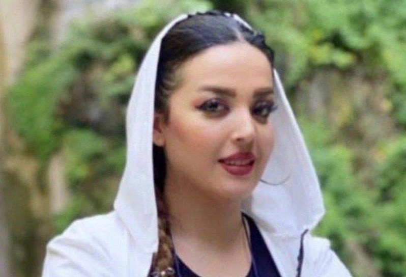 Həbsdə olan təbrizli fəal Fərnaz Əlizadəyə qarşı təzyiq davam edir