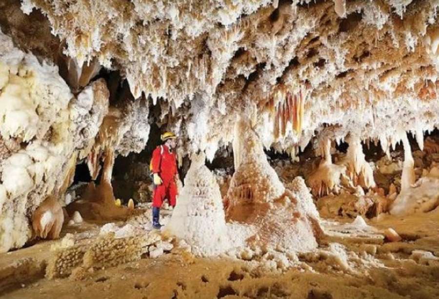 Mədənçilər Zənganda tarixi dəyəri olan mağaranı dağıdır