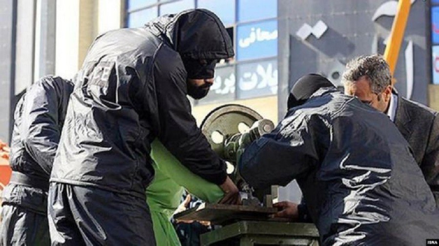 Tehran zindanında məhbusun 4 barmağı kəsildi
