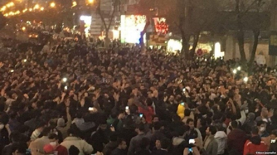 İranda ərzaq üsyanı böyüyür: Narazı əhali Tehranda mərkəzi küçəni bağladı