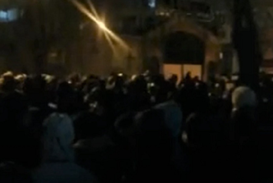 Tehranda etiraz aksiyaları keçirilib- "İnqilab davam edir"