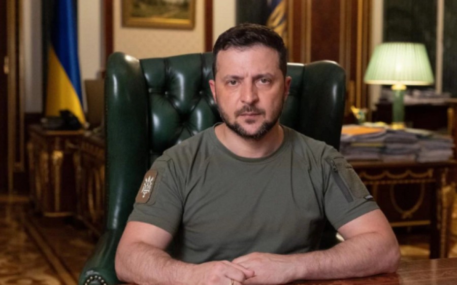 Zelenski Ukraynanın NATO-ya üzvlüyünün sürətləndirilməsi ilə bağlı ərizəni imzalayıb