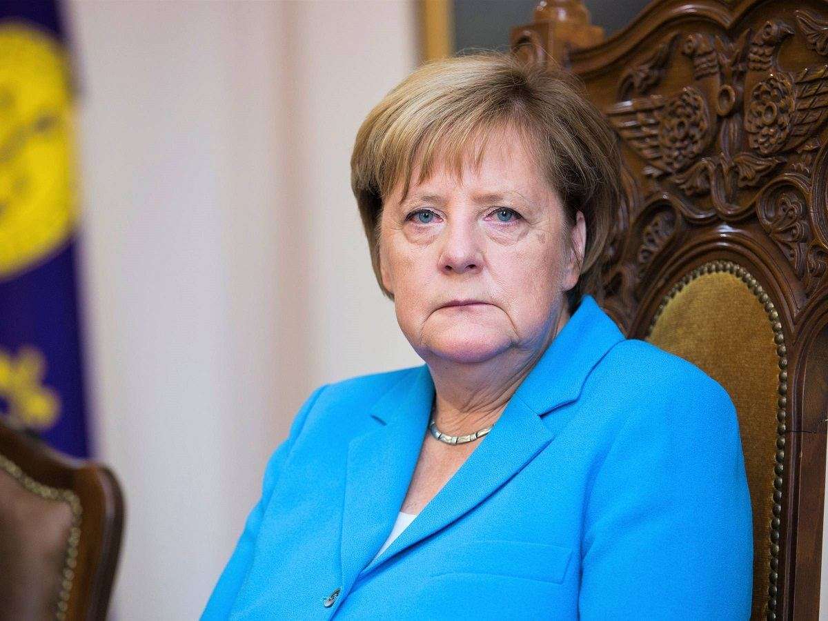 Merkel Almaniya kansleri vəzifəsini rəsmən tərk etdi