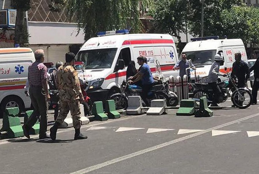 Şirazda Şahçıraq ziyarətgahına silahlı hücum-Ən azı 15 nəfərin həlak olduğu bildirilir