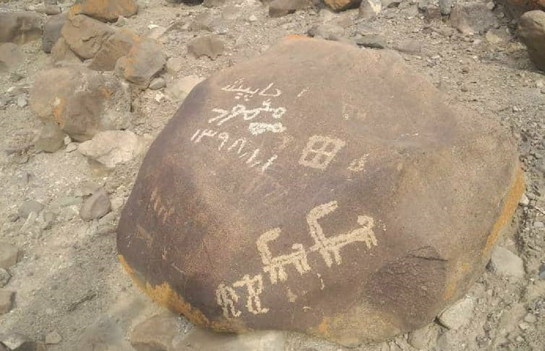 Xiyavın Şeyx Mədi bölgəsində minillik qayaüstü yazılar məhv edilir