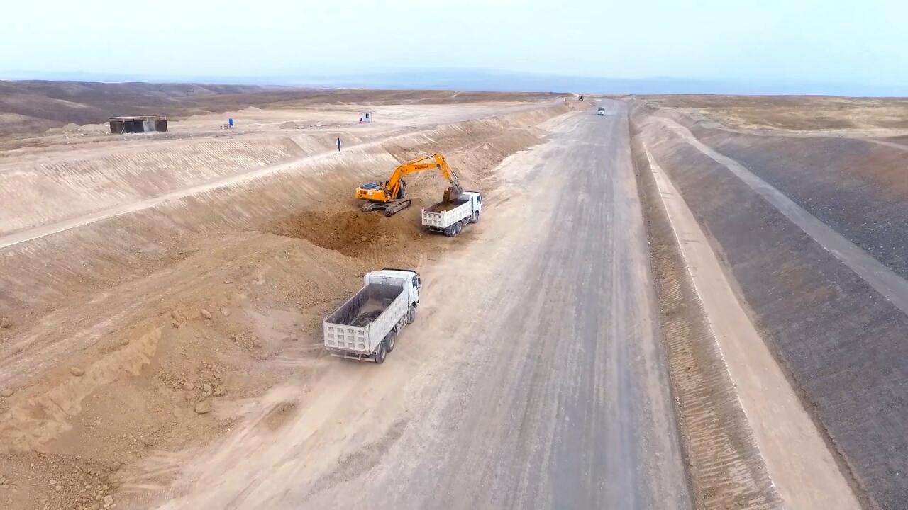 Şükürbəyli-Cəbrayıl-Hadrut avtomobil yoluna asfalt örtüyünün döşənməsinə başlanılıb