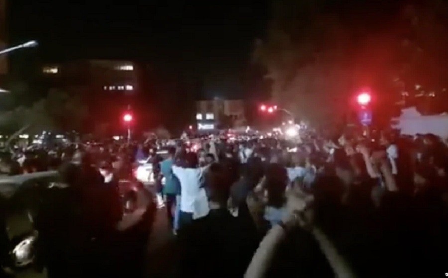 Oktyabrın 11-i gecə İran şəhərlərində nümayişlər davam edib