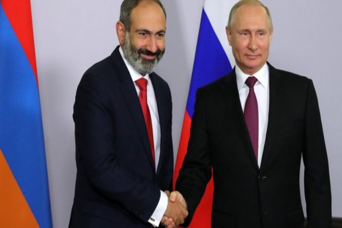 Vladimir Putin Paşinyanla telefonla danışıb