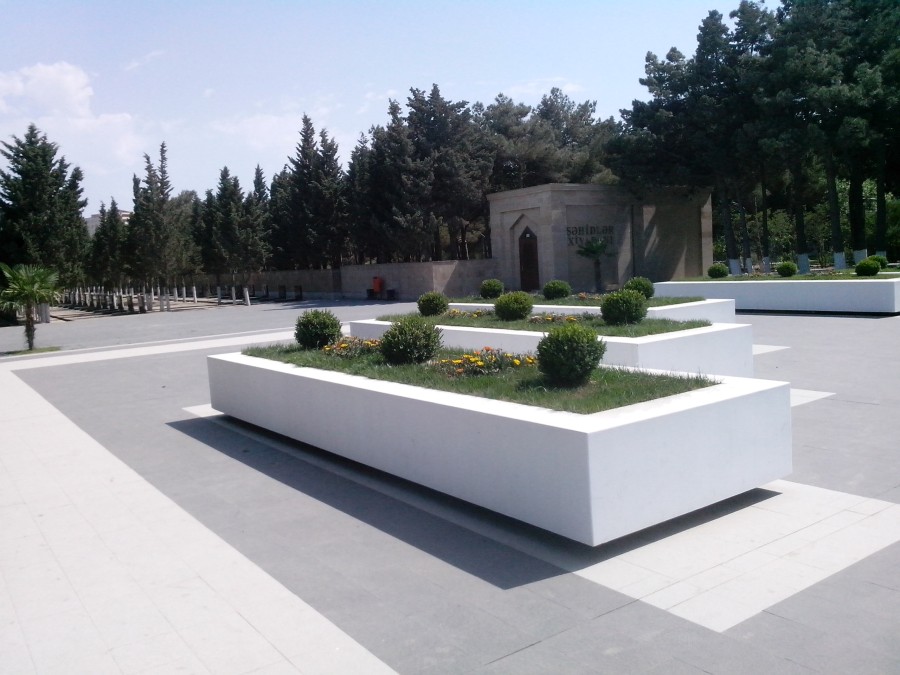 İlham Əliyev Sumqayıtda Şəhidlər xiyabanında olub