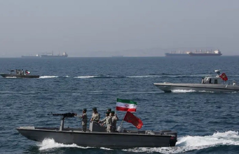 Amerika İranı neft tankerini sərbəst buraxmağa çağırdı
