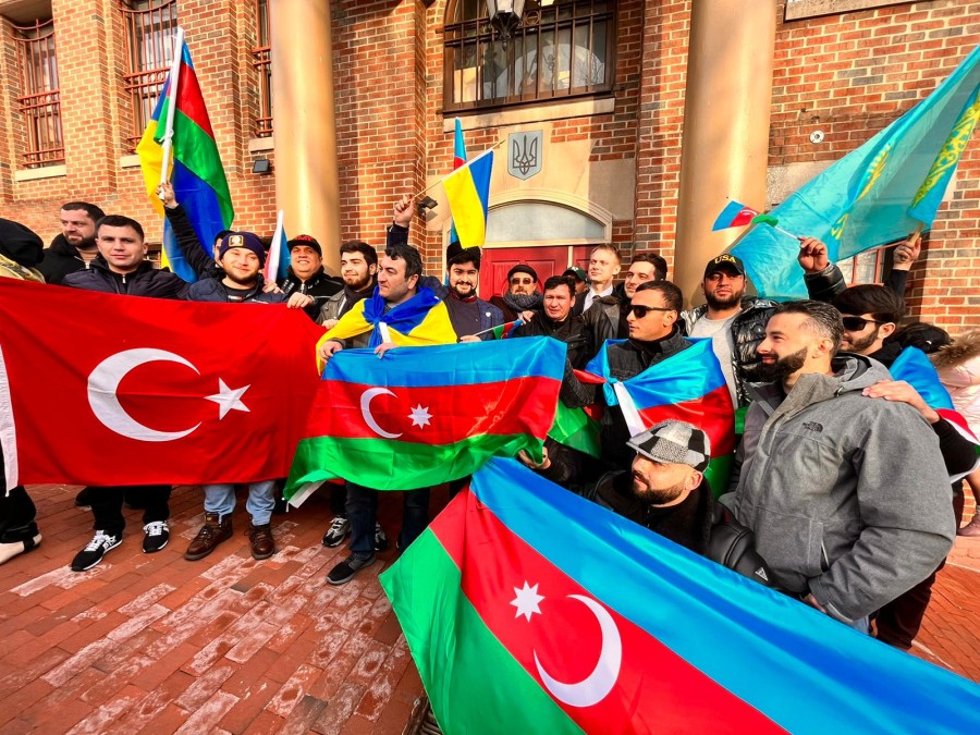 Amerikada yaşayan soydaşlarımız Vaşintqonda Ukraynaya dəstək aksiyası keçirib-FOTOLAR