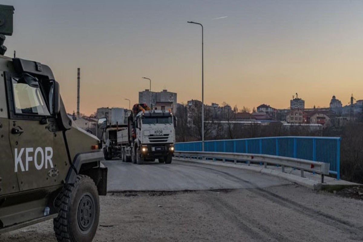 NATO missiyası Kosovonun şimalındakı son barrikadaları dağıdıb