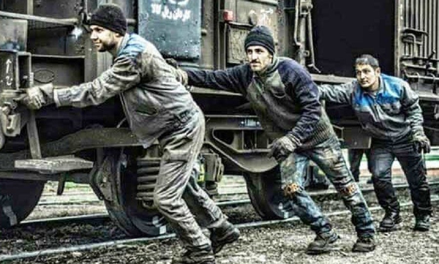 Güney Azərbaycanda dəmiryolu işçiləri podradçı şirkətlərdən narazıdır