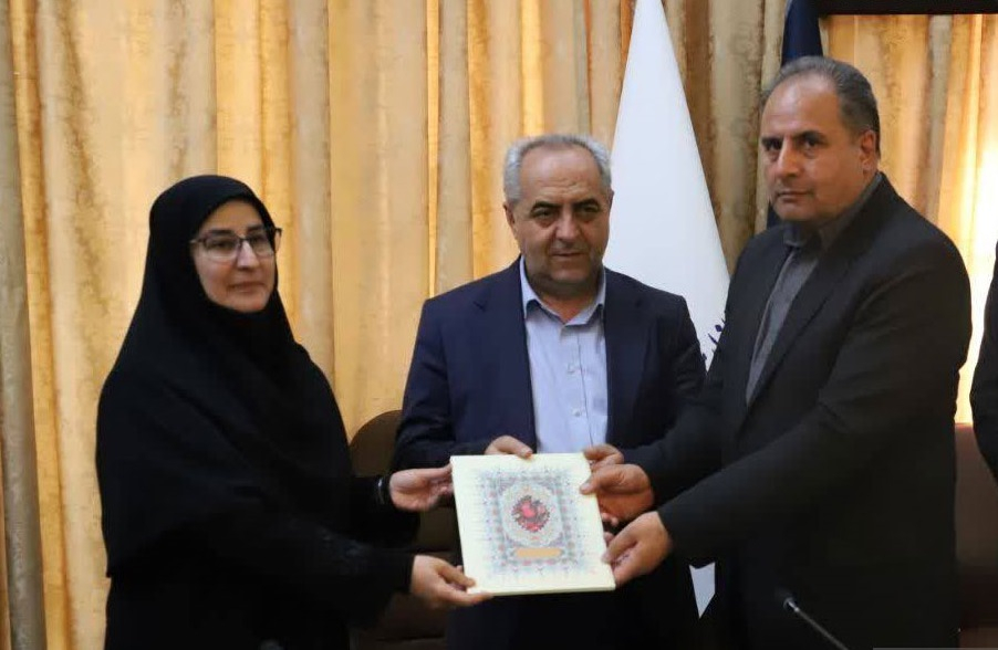 در حضور استاندار آذربایجان شرقی؛ تقدیر مبتکر «طرح بسندگی زبان فارسی» از مدیری که حق تحصیل به زبان مادری را انکار کرده بود
