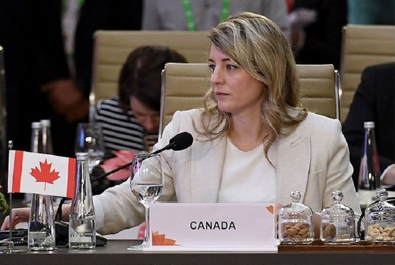 Canada warns citizens against traveling to Iran