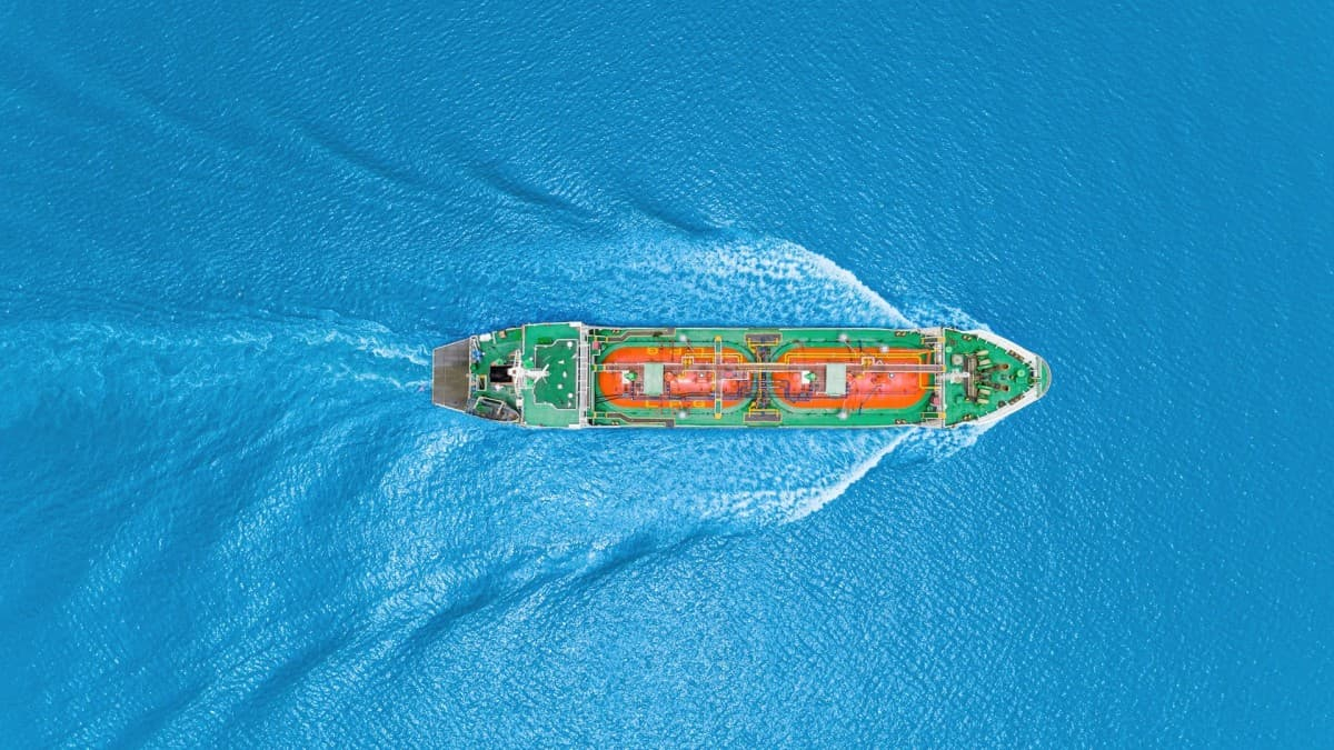 FT: Dozens of Iran-linked tankers evade US blockade