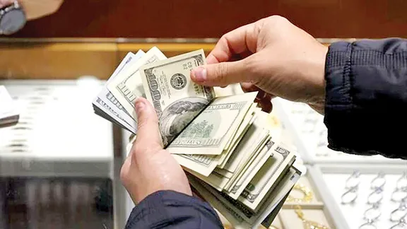 قیمت دلار از ۱۲۹ هزار تومان عبور کرد