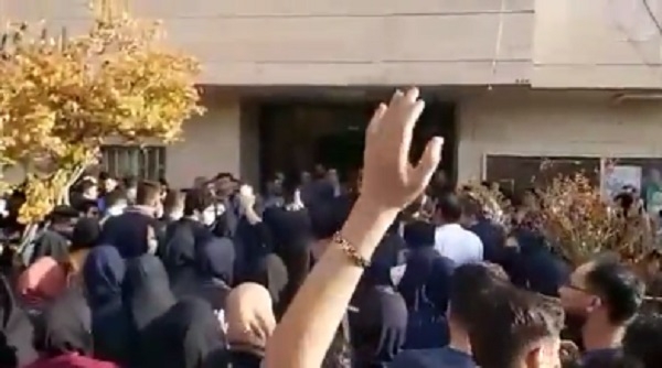 تجمع اعتراضی پرستاران مرکز آموزش و درمانی «خمینی» شهرستان اورمیه