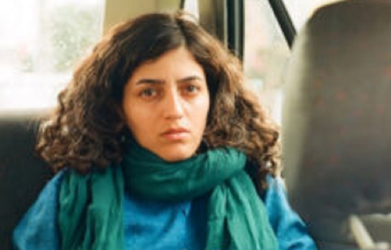 Tehranda jurnalistin evinə hücum etdi