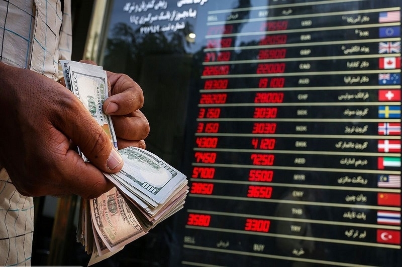Iranian currency reaches record low