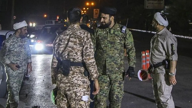 سپاه: دو بسیجی بر اثر حمله افراد مسلح کشته شدند