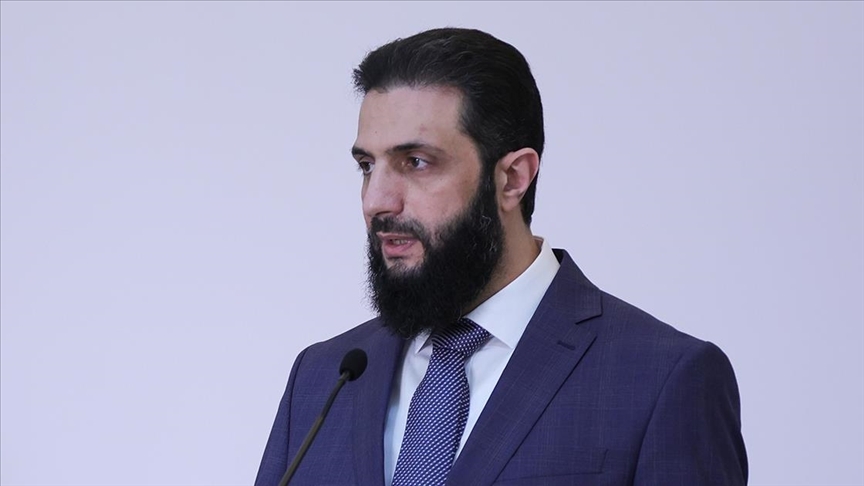 Suriyanın keçid prezidenti ilk dəfə xalqa müraciət edib