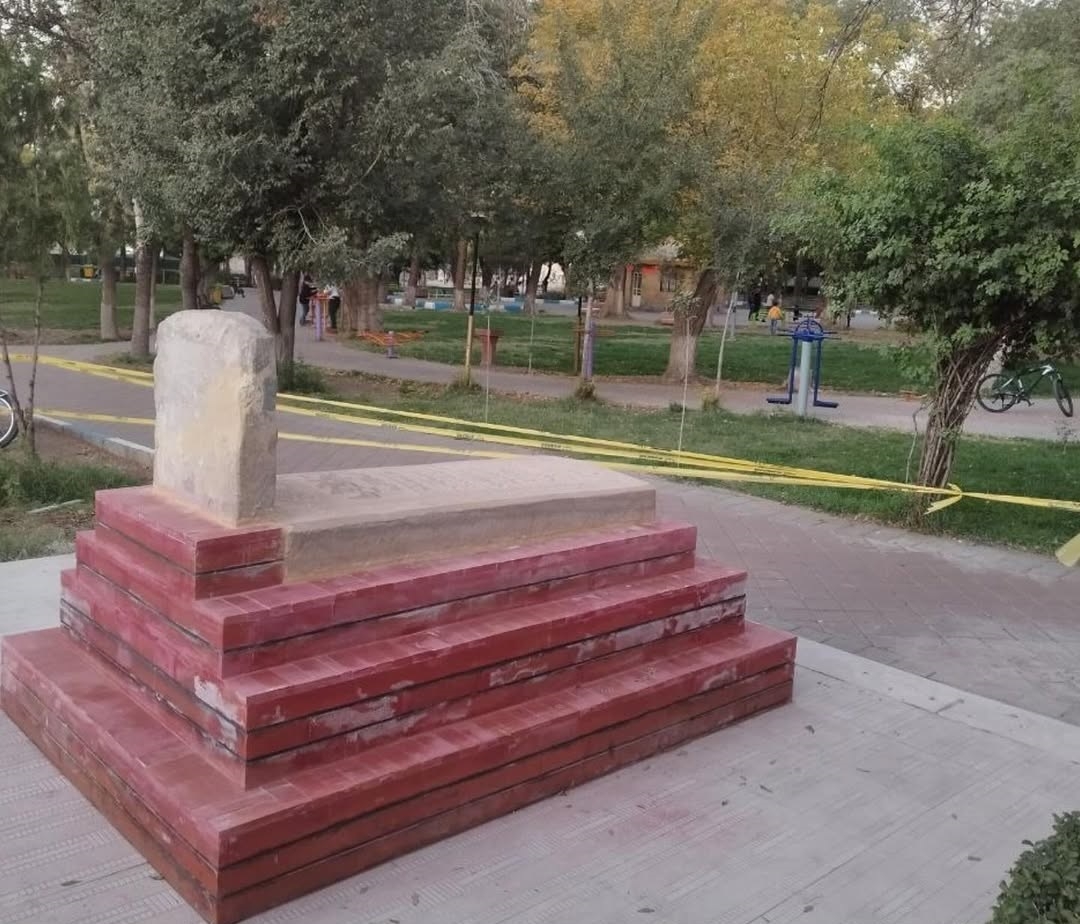 اعتراض شدید ملت آذربایجان به ساخت مقبره برای یکی از عوامل رژیم پهلوی در شهر مرند توسط شهرداری این شهر