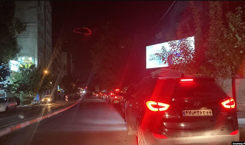 «نگرانی از افزایش قیمت بنزین»، باعث صف‌های طولانی در جایگاه‌های سوخت سراسر ایران شد