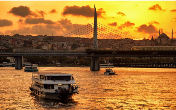 Türkiyə bu gündən gəmilərin boğazlardan keçməsi üçün rüsumları artırır