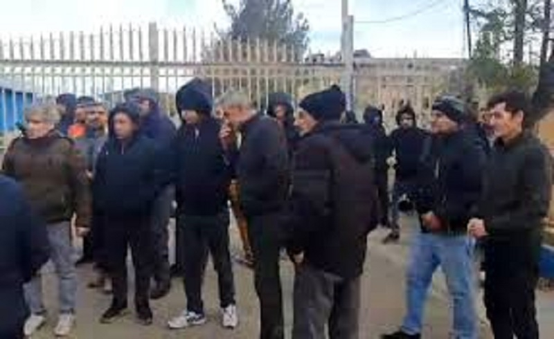 Əbhərli işçilər etiraz aksiyası keçirdilər
