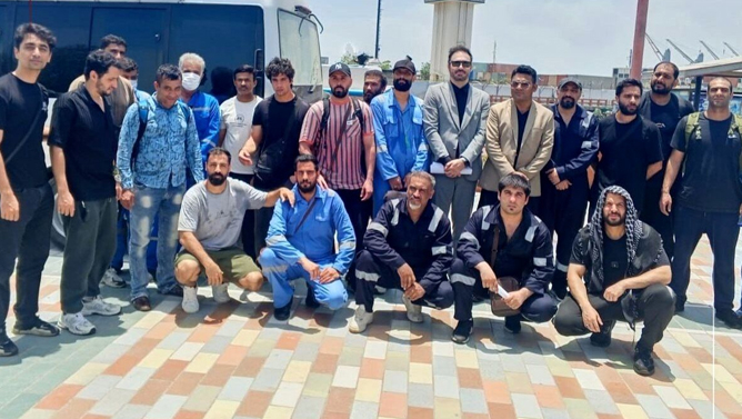 ABŞ tərəfindən saxlanılan neft tankerinin 22 heyət üzvü Pakistana çatıb