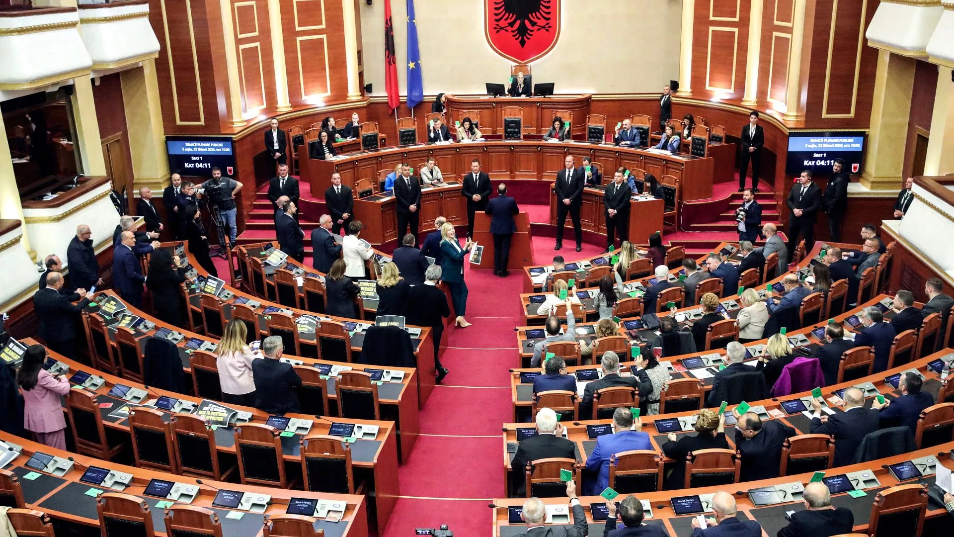 آلبانی توافق جنجالی پذیرش پناهجو از ایتالیا را تصویب کرد