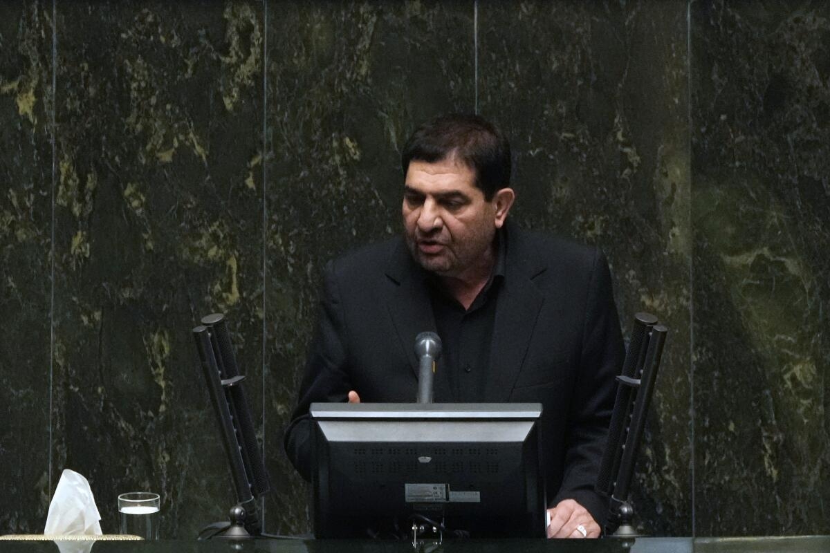 İran prezidenti vəzifəsini icra edən Məhəmməd Moxber parlamentdə çıxış etdi