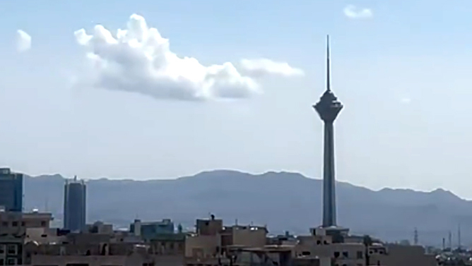 Tehran bombardman altında | İstifadəçilər: Belə təmiz səmanı heç görməmişdik! (video)