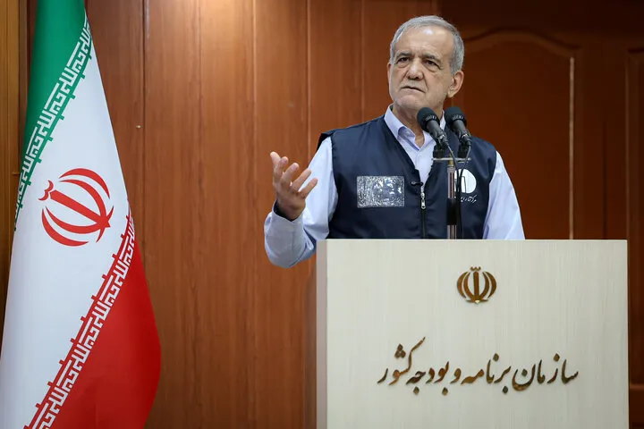 پزشکیان: «نه جنگ، نه صلح» باعث شده خیلی از مردم گرفتار نان شب باشند؛ باید از این وضعیت دربیاییم