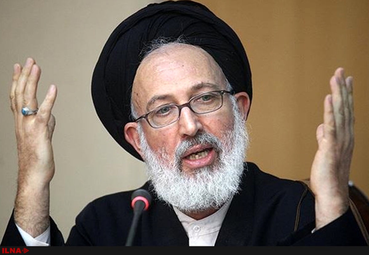 İranın nüfuzlu din xadimi məcburi hicaba qarşı çıxdı
