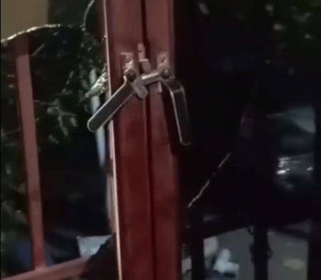 Sevda Tahir Əfşar polisin ailəsinin evinə naməlum şəxslər tərəfindən basqın edilməsini araşdırmamasına etiraz edir