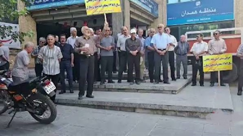 Həmədanlı təqaüdçülər etiraz aksiyası keçirdilər