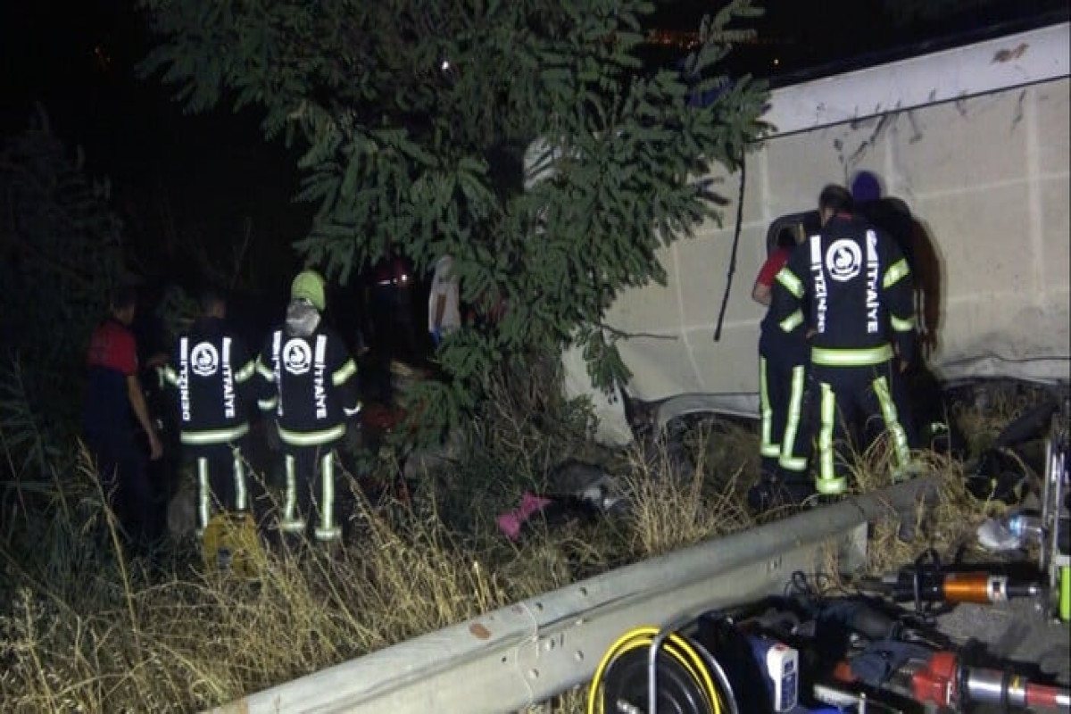 Türkiyədə yol qol qəzası nəticəsində 6 nəfər ölüb, 43-ü yaralanıb