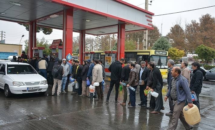 تأکید معاون پزشکیان بر افزایش قیمت بنزین؛ «از آب خوردن هم ارزان‌تر است»
