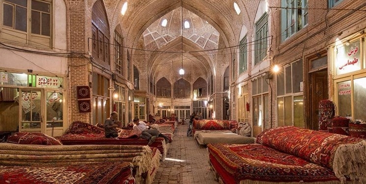 خطر نابودی صنعت فرش آذربایجان جنوبی/فروشندگان فرش در بازار تبریز تغییر شغل می‌دهند!