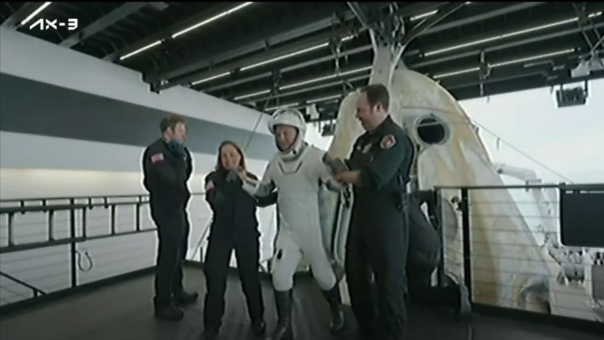 آلپر گزرآوجی و سه هم تیمی‌اش از فضاپیمای دراگون خارج شدند