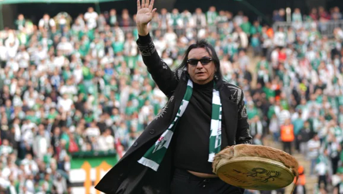 Şok Atmosfer | Gökhan Kırdar “Cendere”ni ifa etdi, Matlı Stadionu silkələndi (Foto-Video)