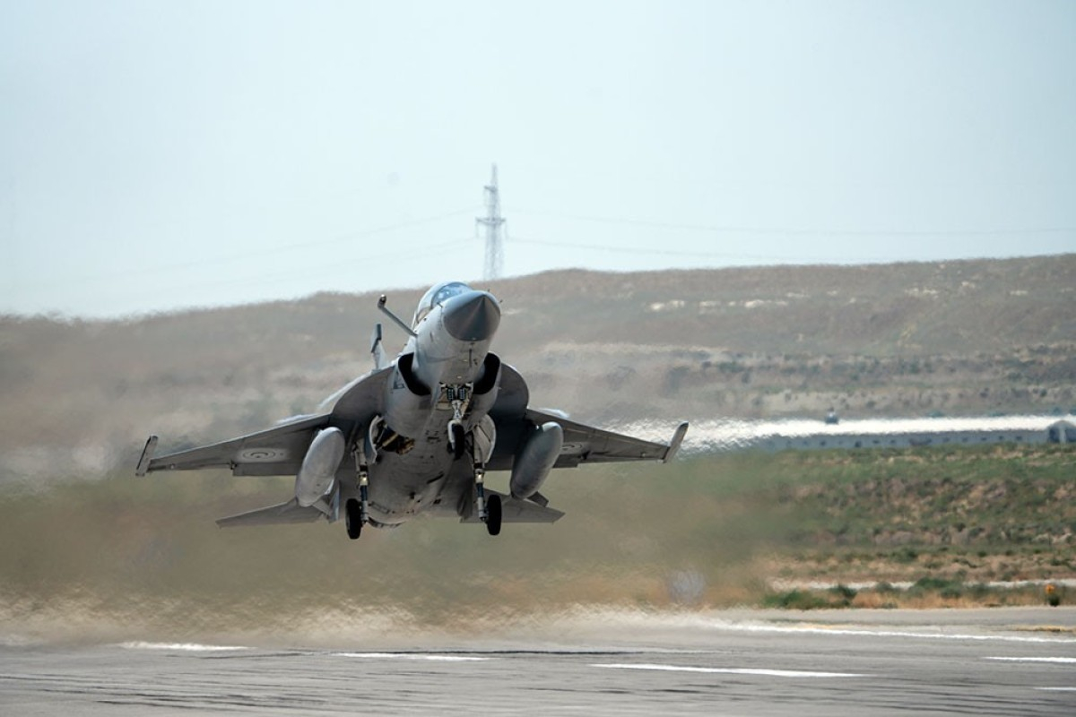 Hərbi pilotlar “JF-17C", "Su-25ML" və "L-39"-larla döyüş manevrləri üzrə tapşırıqları yerinə yetirib