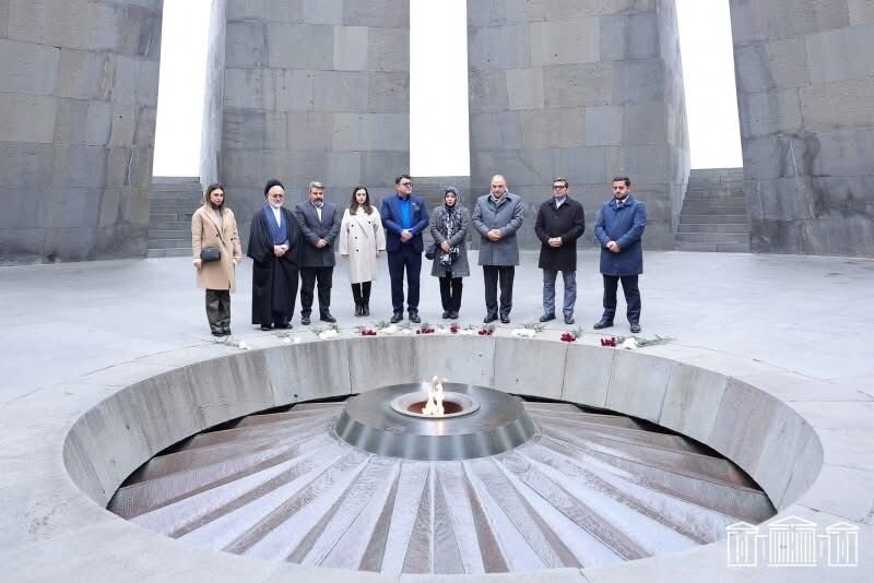 İran rejiminin deputatları saxta "erməni soyqırımı" abidəsini ziyarət etdi