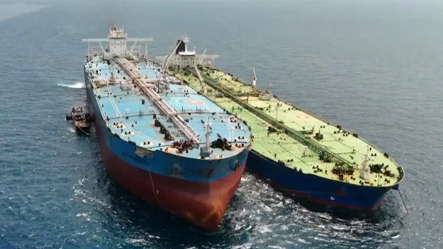 İranın ərəb qonşuları neft daşımalarını davam etdirmək üçün “qaranlıq” transferlərə üz tutur