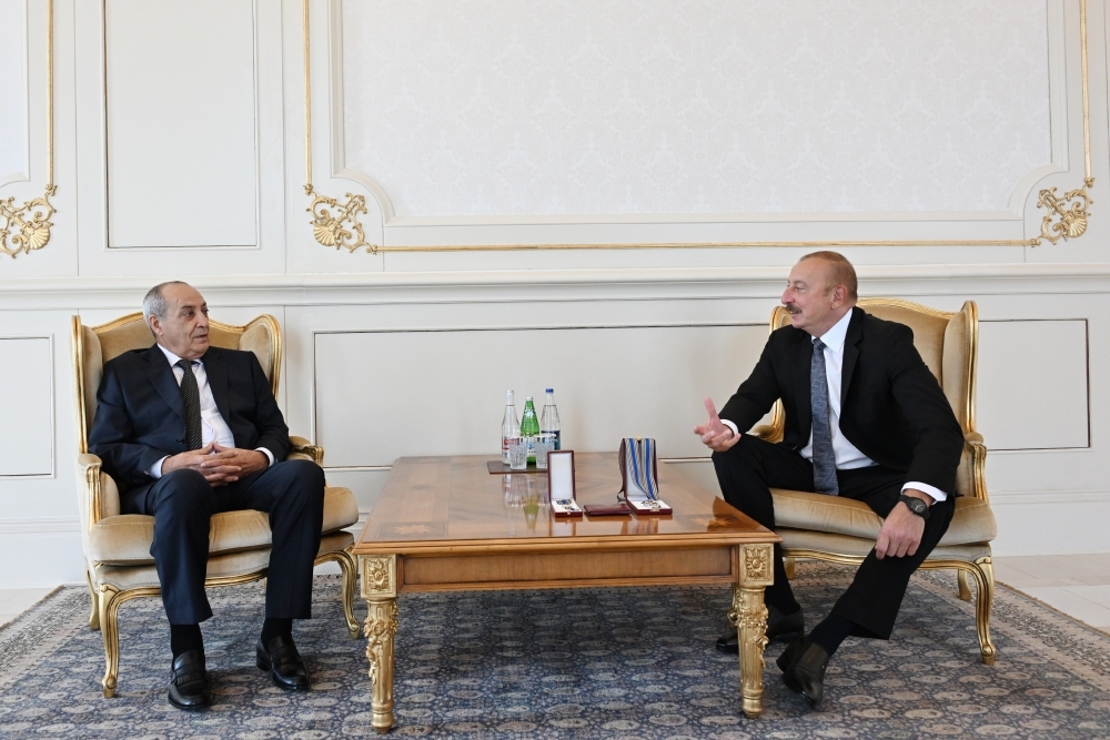 Prezident  İlham Əliyev Xalq artisti Rasim Balayevə “İstiqlal” ordenini təqdim edib